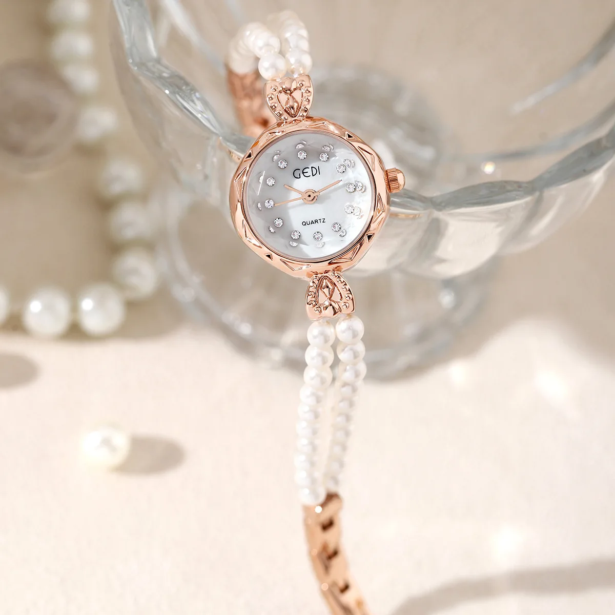 Vintage style light luxury shell bead strap ladies niche creative high-end waterproof quartz watch