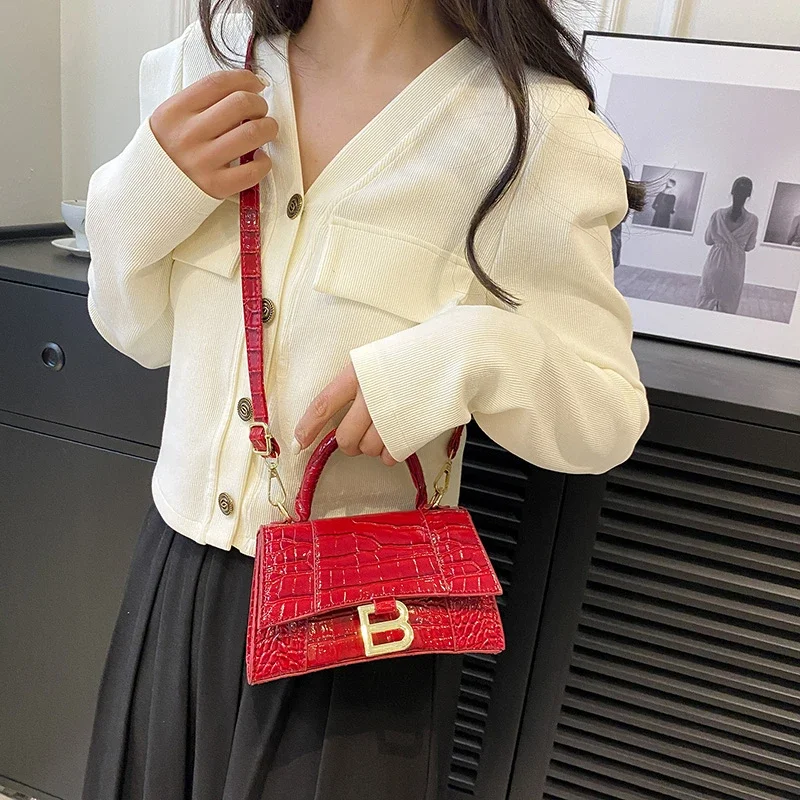 Classic Luxury Designer Diaper Bag: Elegant Crossbody Handbag For Women With Vintage Style And Large Capacity Messenger Tote