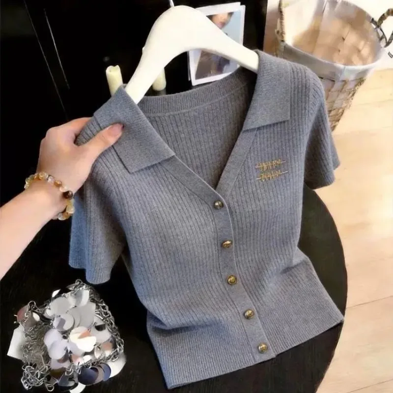 80-200 lbs Passend für Ice Silk Gestreiftes Poloshirt Damen Sommer Slim Fit T-Shirt Goldbesticktes Ein-Knopf-Oberteil Stylische Strickware