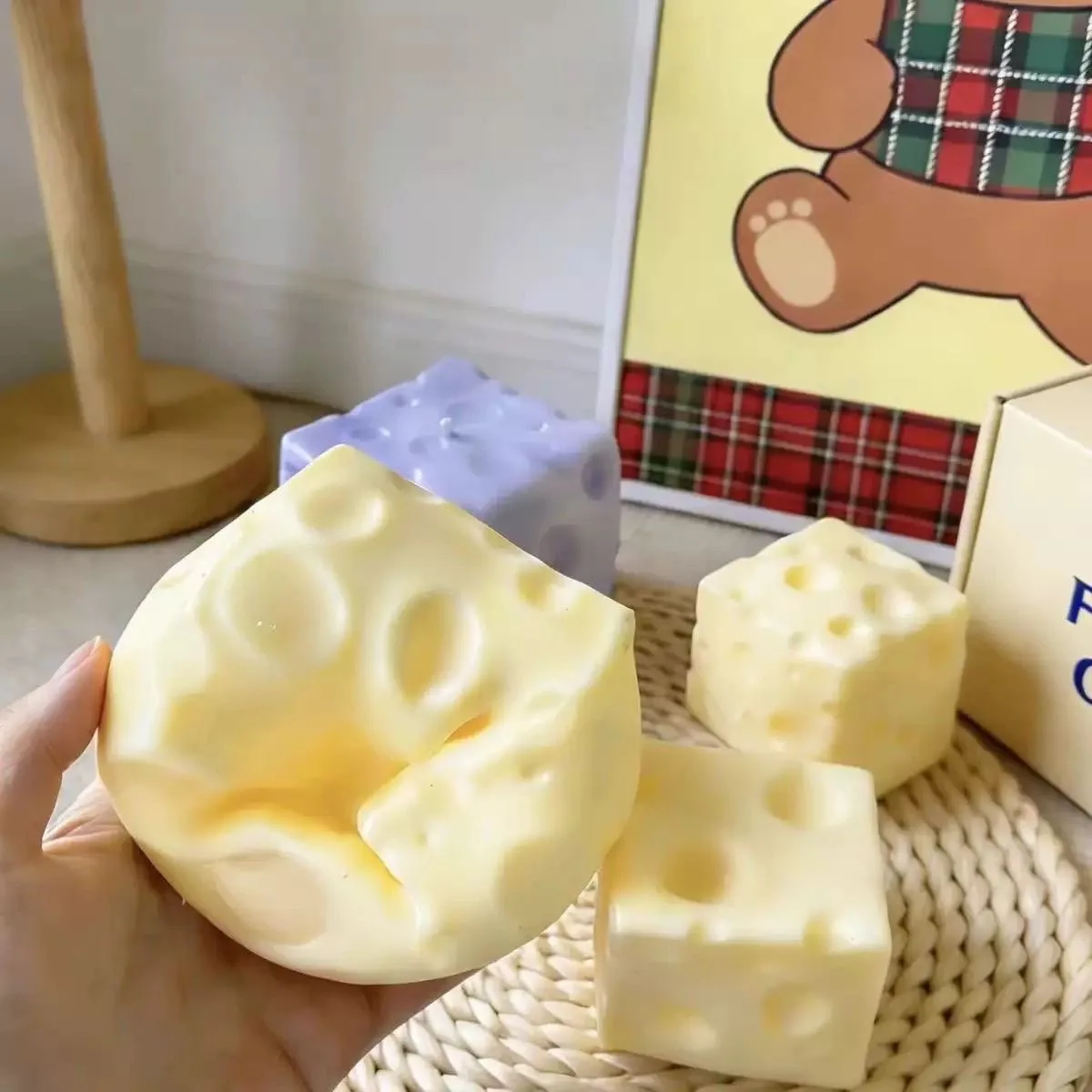 6cm Formbarer Käseblock Squishy Spielzeug, TPR Superweiche Langsam Aufsteigende Teigähnliche Füllung, Erwachsenen Stressabbau Entspannungs-Fidget-Spielzeug