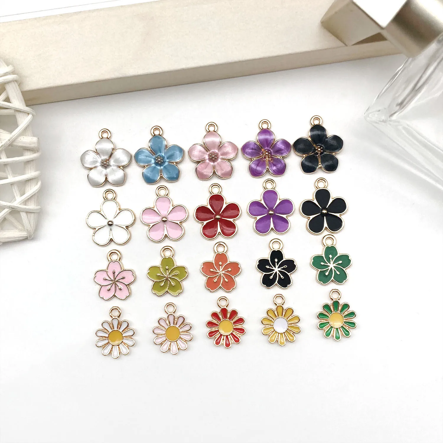 

20PCS Mixed Drip Oil Flower Pendant DIY Bracelet Necklace Earring Accessories Making Christmas Back to School Fashion Pendant