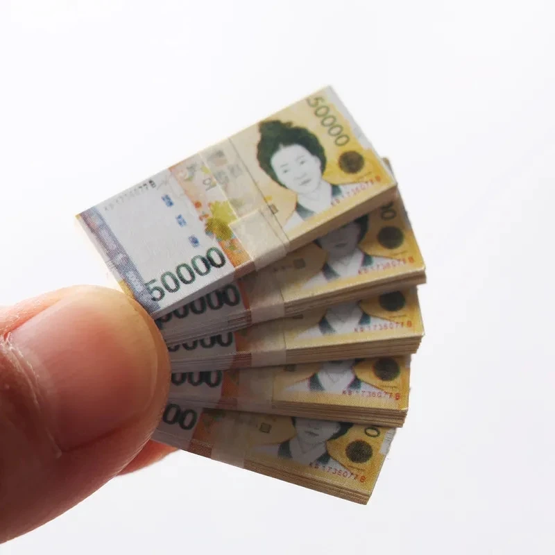 200 pièces 1/6 échelle minuscules billets d'argent Miniature Dollar Euro coréen gagné japonais Yen modèle accessoires jouets pour Blyth OB11 accessoire de poupée