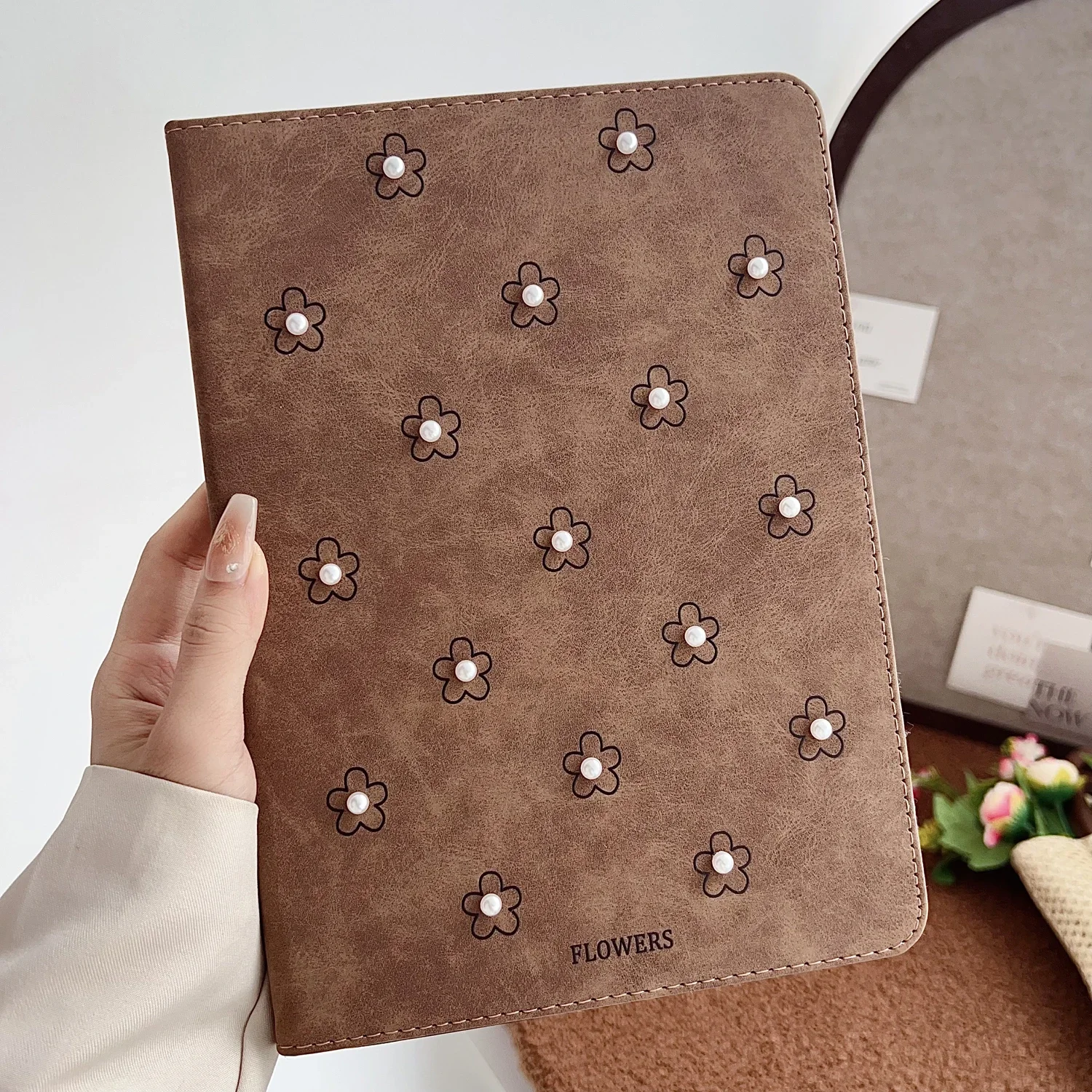 حافظة لجهاز iPad 5 6 7 8 9 10th الجيل Air Pro 2024 MINI 3 4 Pro 11 بوصة أغطية جلد ناعمة لؤلؤية