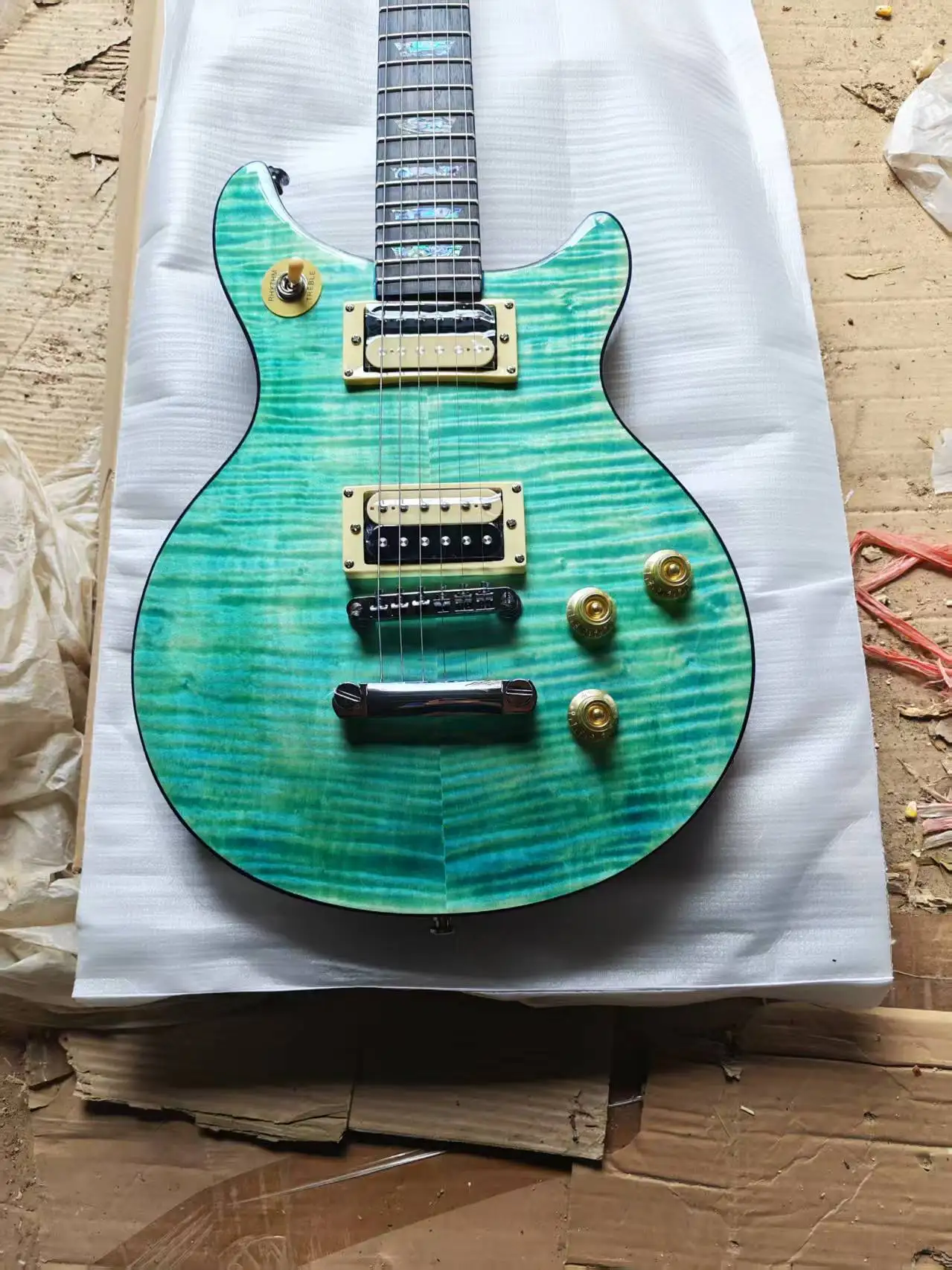 

Matsumoto xiao hong high-quality 6 string Electric Guitar Mahoney Maple Body