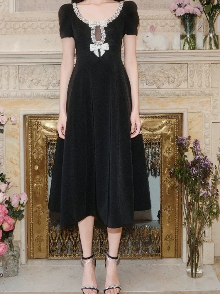 

Ретро весна/лето 2025, новый женский комплект с короткими рукавами и полым бантом, платье-сверло с высокой талией, темпераментное длинное платье для ужина с большими качелями