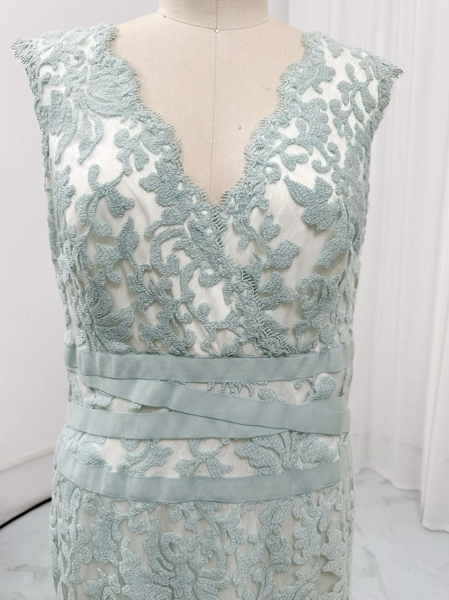 Gray -Green Fashion Deep V -Neck Sleeveless Lace Lace Mid -Length Slim Night Dress M1512