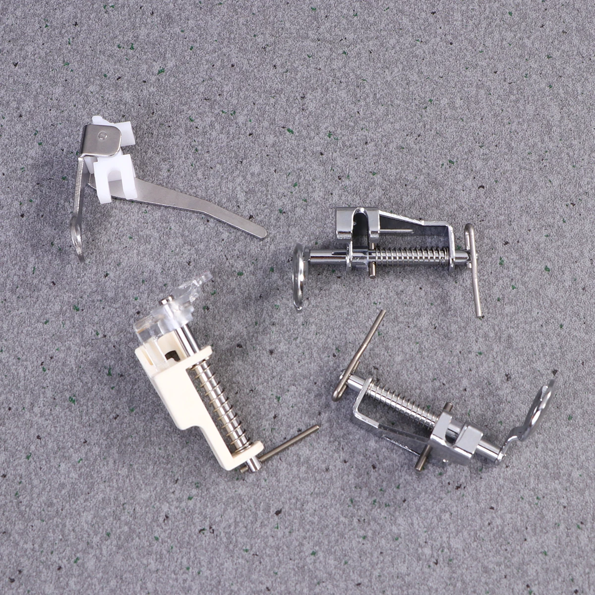 4 قطعة ماكينة خياطة قطعة قدم الضغط في ماكينة الخياطة مجموعة مفتوحة إغلاق اصبع القدم المعدنية اللحف التطريز القدم للحركة الحرة العالمي منخفضة عرقوب صالح