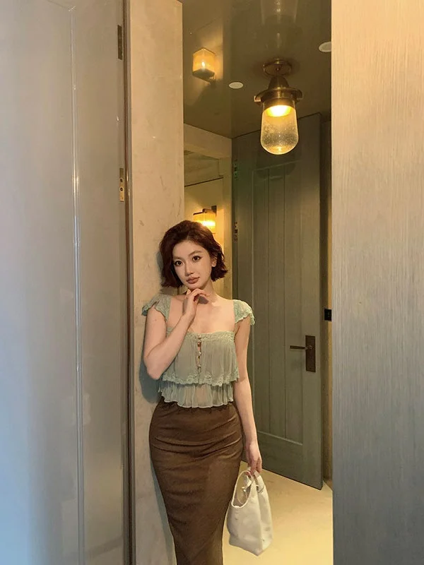 Elegant Summer Women's Sleeveless Vest Fashionable Design Beautiful Top Small Shirt Square Collar Short Length Single Button