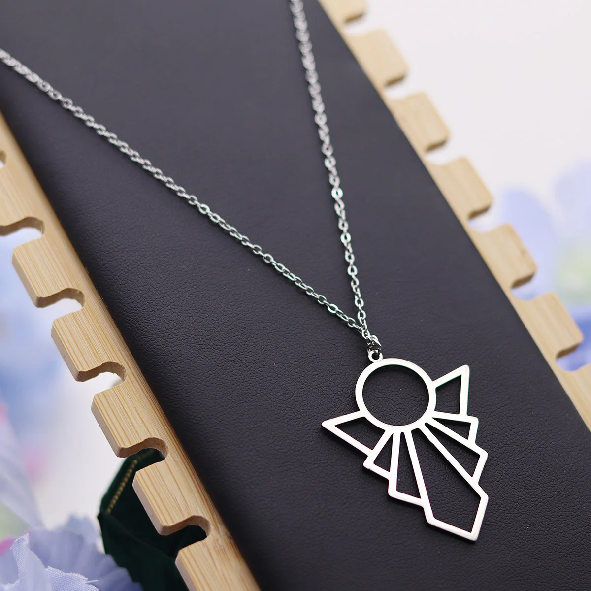 Fashionable stainless steel fan-shaped irregular circular triangular geometric hoop necklace, fashionable personalized jewelry