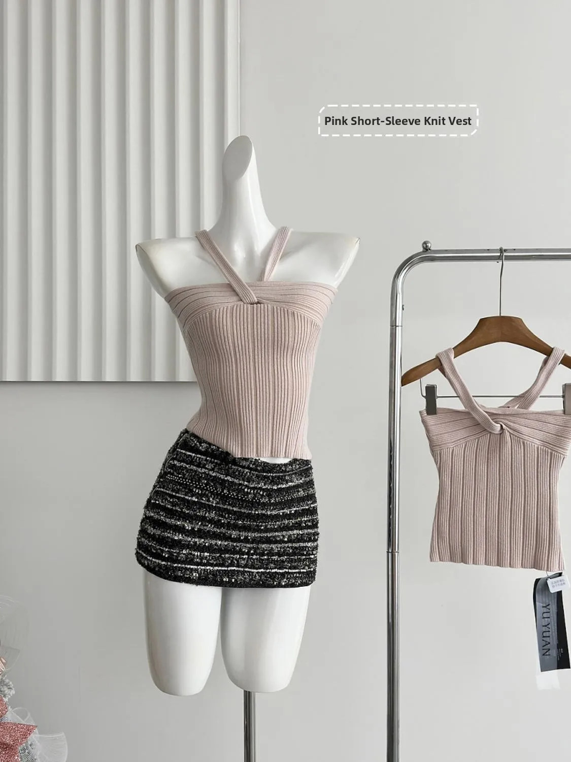 ピンク色のニットセーター レディース ベースレイヤー トップス ネックハンギング スリムフィット ピュアデザイア 肩出し 春 2025