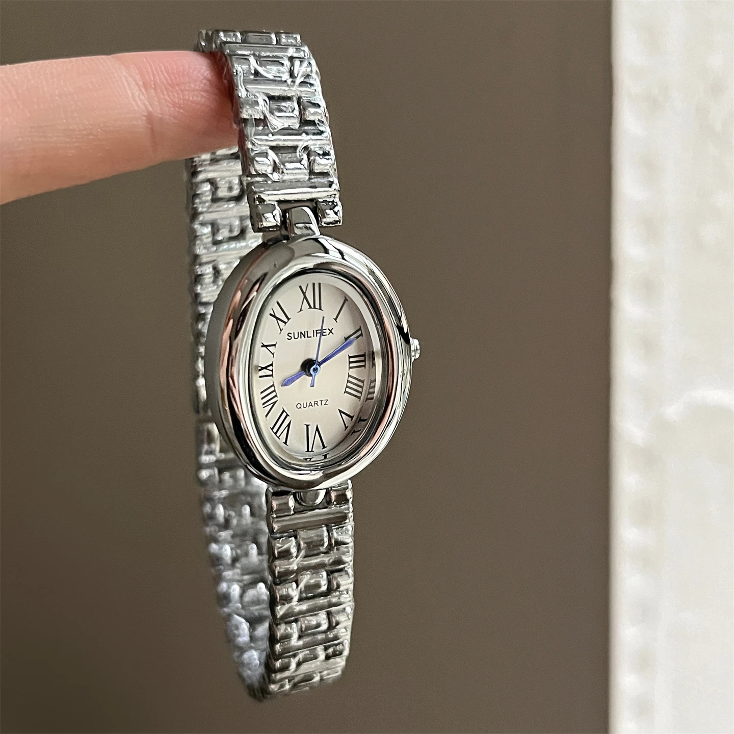 

Fashion simple oval small dial female temperament casual small exquisite ladies watch ladies watch luxury high quality