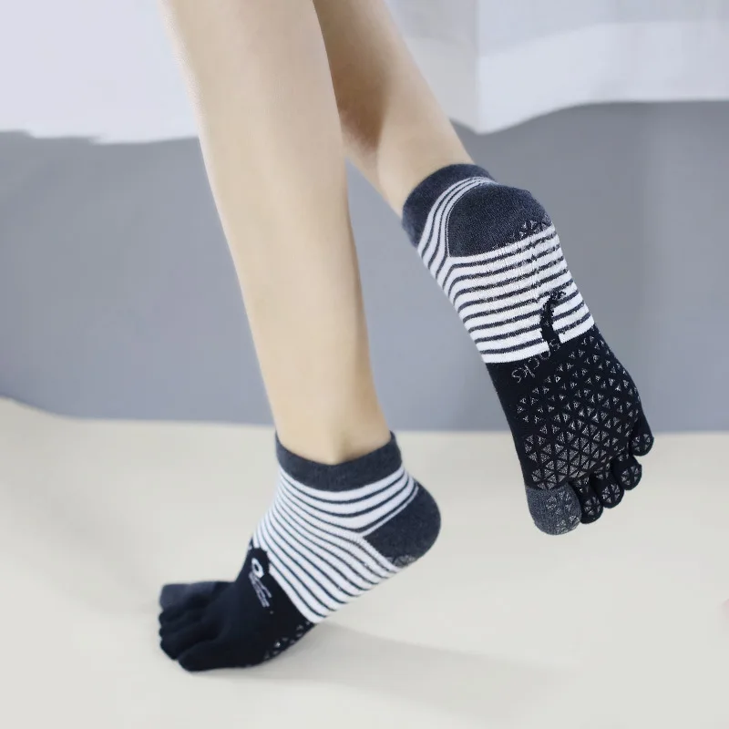 Full Toe Yoga Socks Women Cotton Cat Cartoon Silicone Non-slip 1/4 Crew Five Toes Pilates Socks