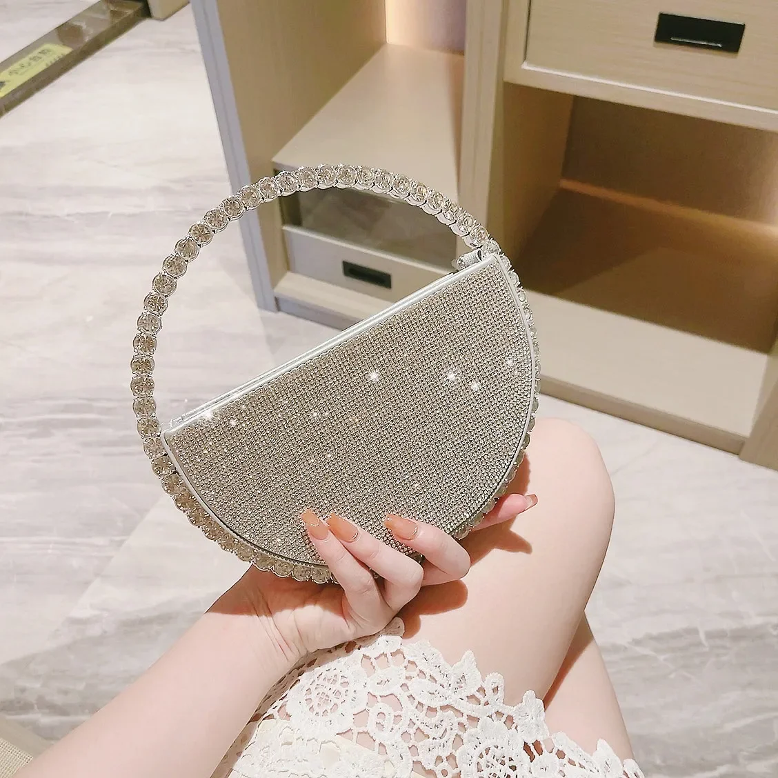 Luxury Woman Diamond Fashion Party Round Shape Silver Mini Handbag Party Evening Bag Ladies Prom Clutch Jewelry Storage Box Gift