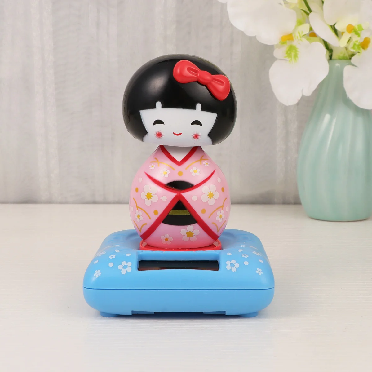 Solar Powered Car Interior nament Miniature Japanese Maiko Gift Cute Decoration Absorbs Sunlight Nods