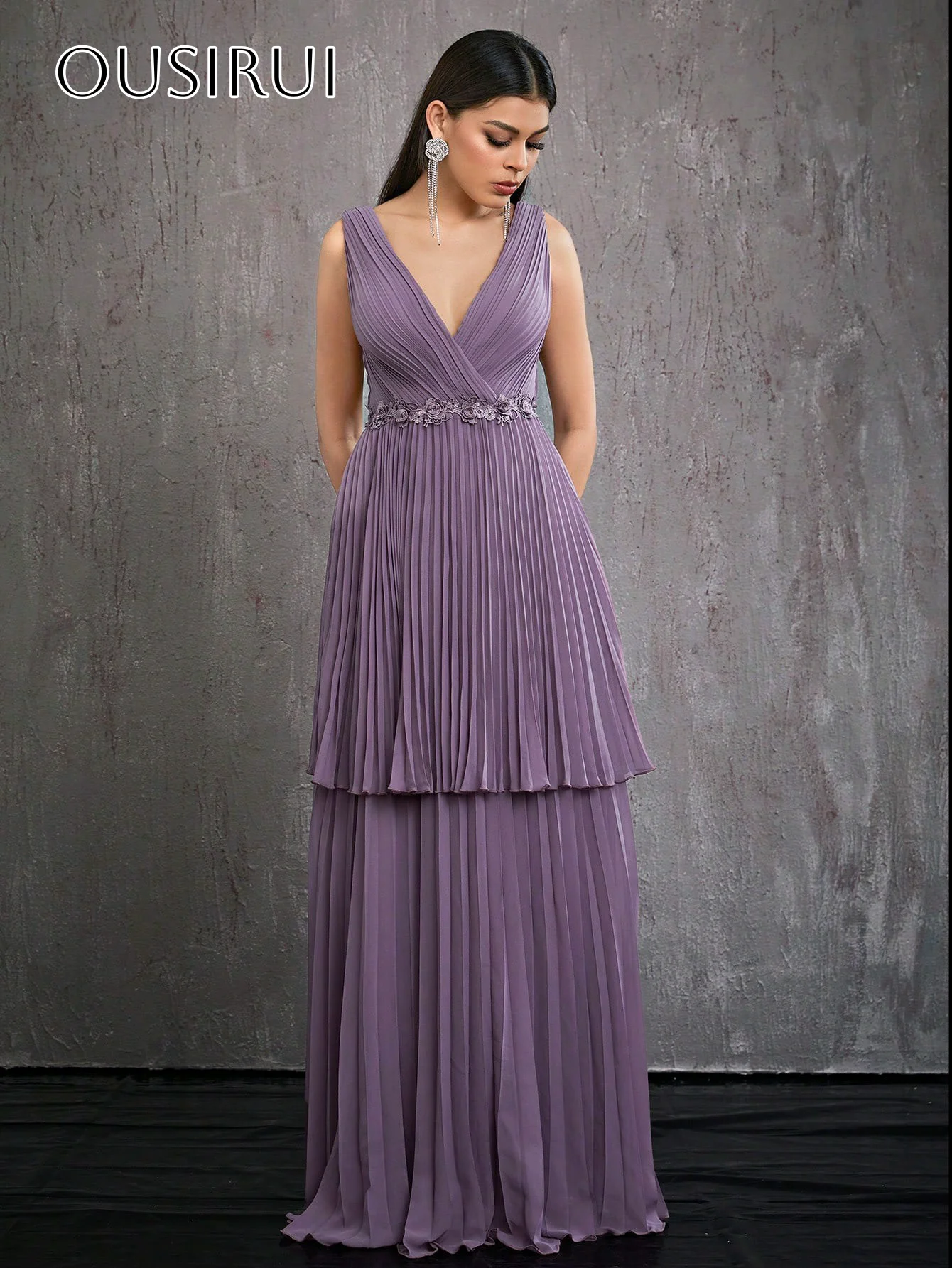 Geplooide A-lijn avondjurk met V-hals, vloerlengte, kant, mouwloos, op maat gemaakte فساتSEOéesПонadronosti