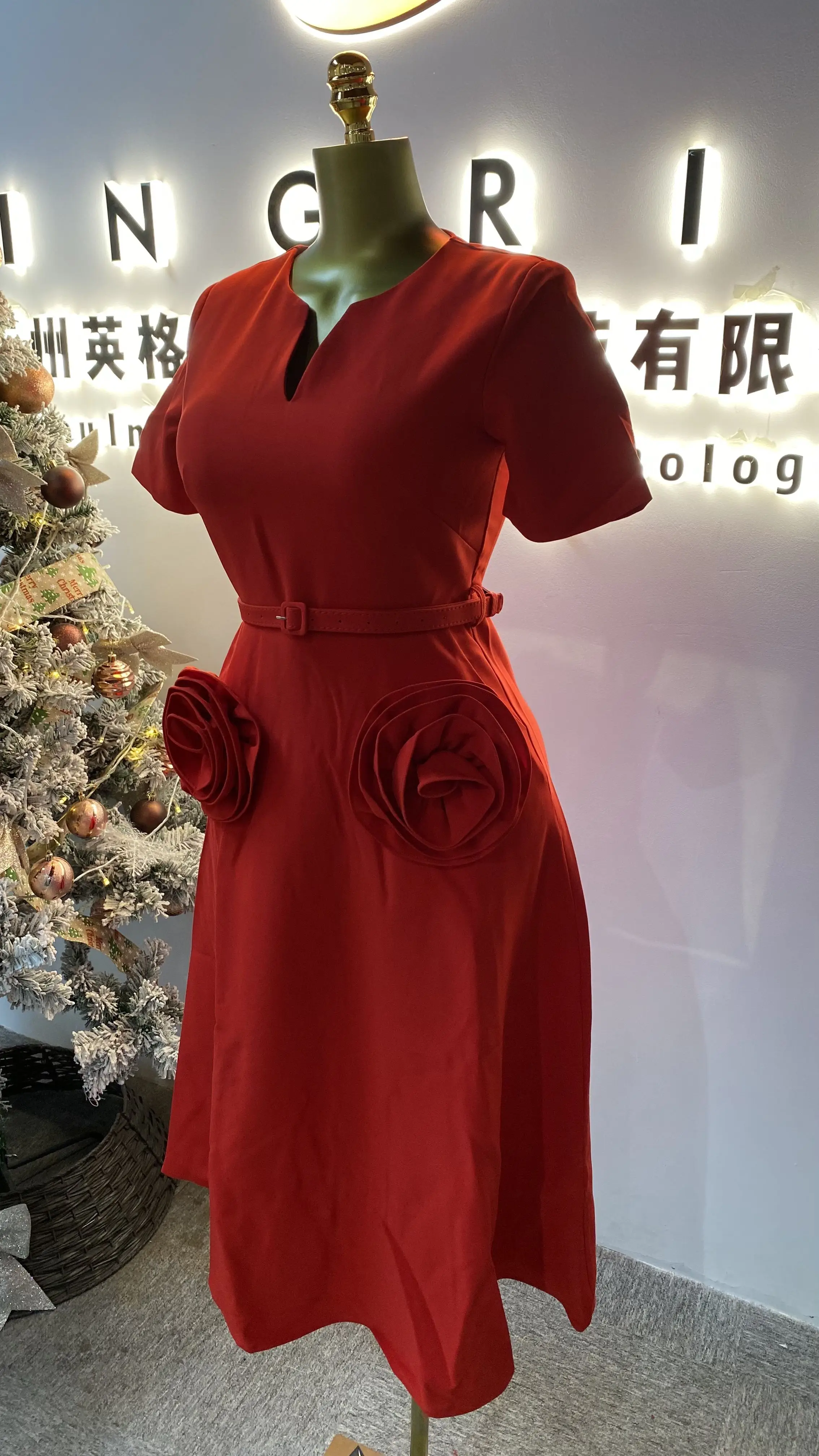 2025 صيف جديد موضة محبوك الخامس الرقبة ثلاثية الأبعاد الأزهار قصيرة الأكمام ألف خط السراويل بالجملة فستان مكتب رسمي-GZXX089