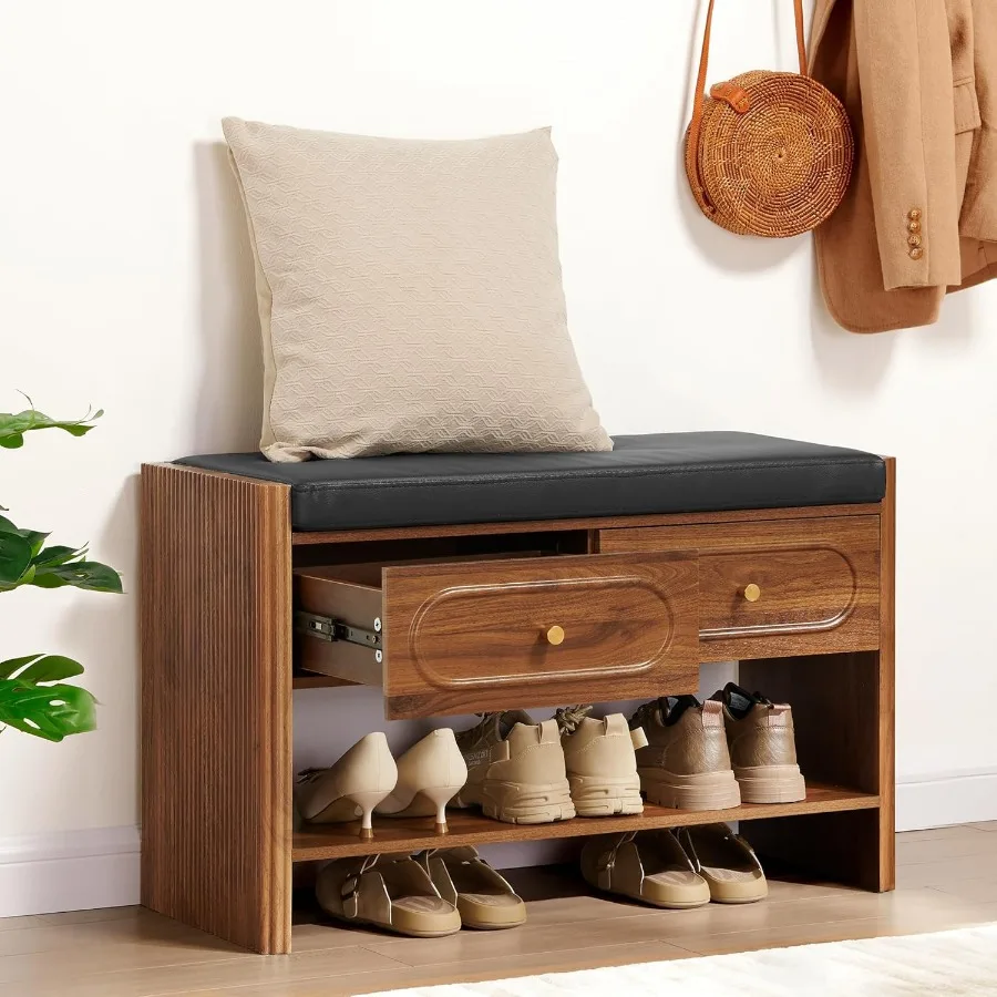 

Скамейка для хранения обуви с ящиками. Скамейка для хранения прихожей с подушкой для сиденья. Деревянный органайзер для обуви в фермерском доме. Скамейка для обуви с рифленым рисунком.