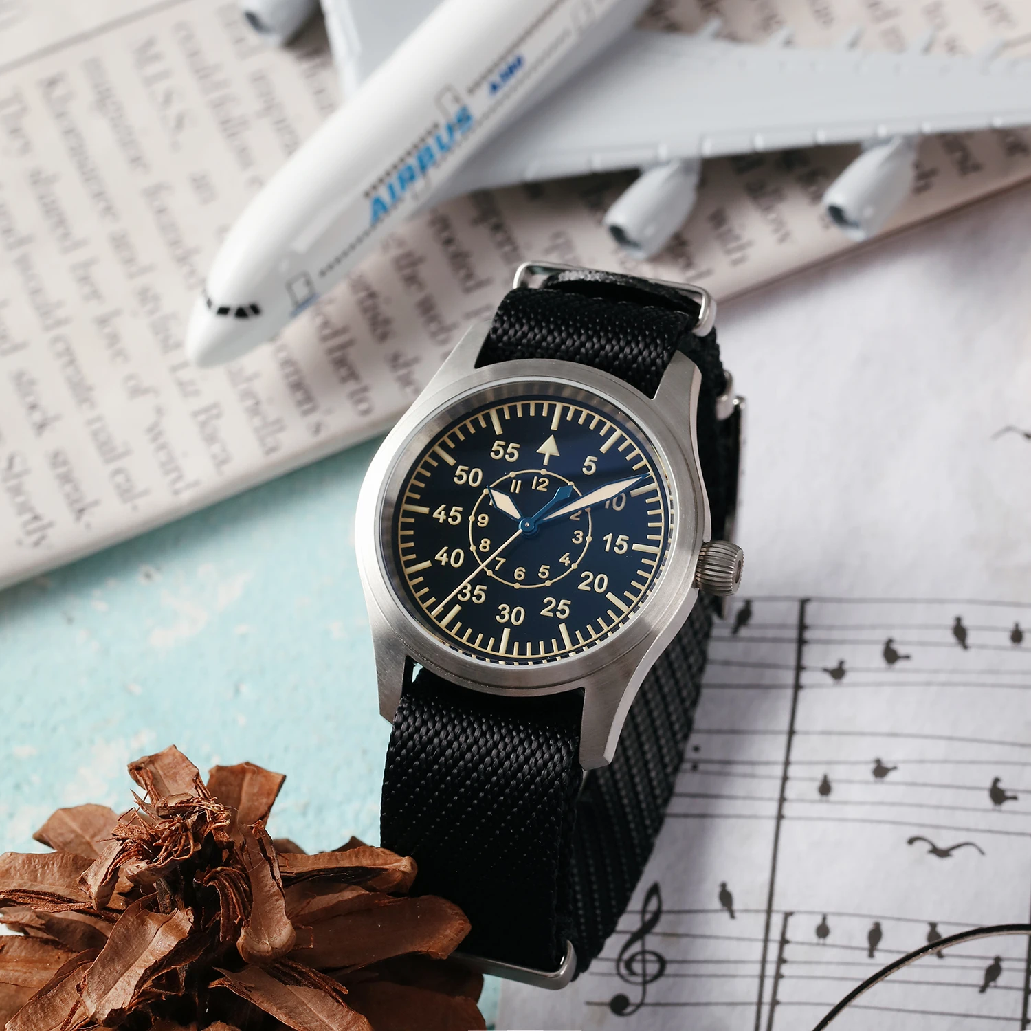 Thumbnail 2 - #92 Latest Slim Quartz Watches Offers