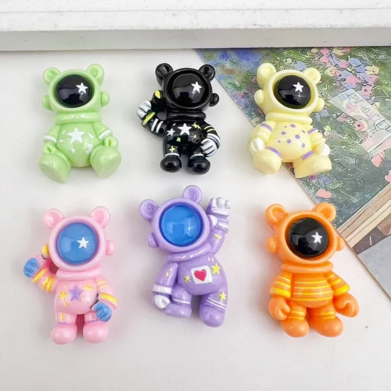 100pcs Cute Astronaut Resin Flatback Cabochon DIY for Keychain Phone Case Hairpin Keychain Earrings Scrapbook Accessories
