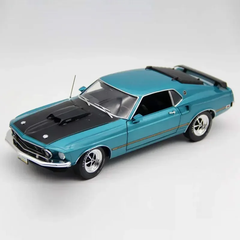 موديل سيارة معدنية بمقاس 1:18 من نوع 1969 Ford Mustang Mach 1 – تقييم شامل لمحبي جمع التحف والهواة