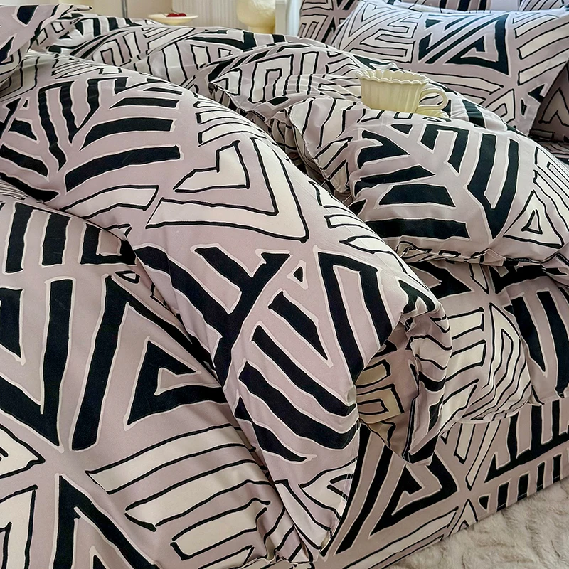 1PC Beige Geometric Triangle Print Duvet Cover, Black & White Pattern Bedding for Modern Minimalist Bedroom Decor