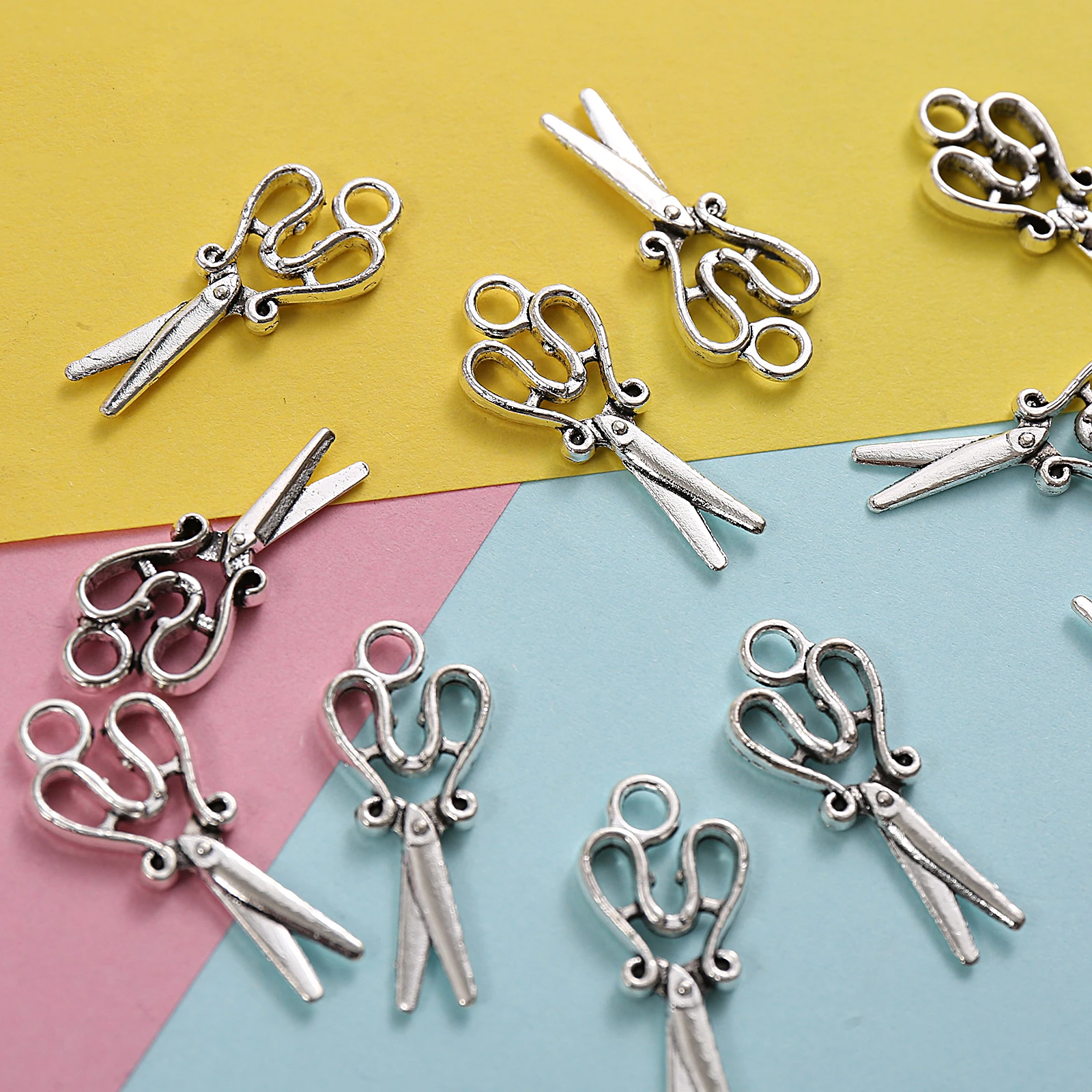 15 Vintage Hollow-Out Hairdressing Scissors Charms, Mini Pendants for Hairdressing Scissors, Suitable for DIY Bracelets, Necklaces, Earrings, and Accessories for the Hairdressing Industry