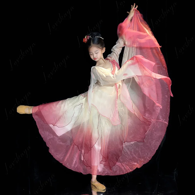 

Классический танцевальный костюм - постепенно меняющееся марлевое платье, танцевальная юбка в древнем стиле с цветочным узором