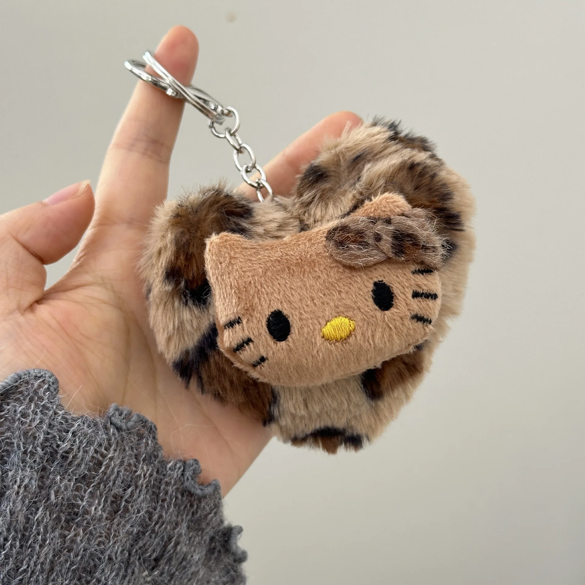 New Cute Original Black Leather Retro Leopard Print Hello Kitty Heart Plush Keychain Versatile Bag Exquisite Pendant