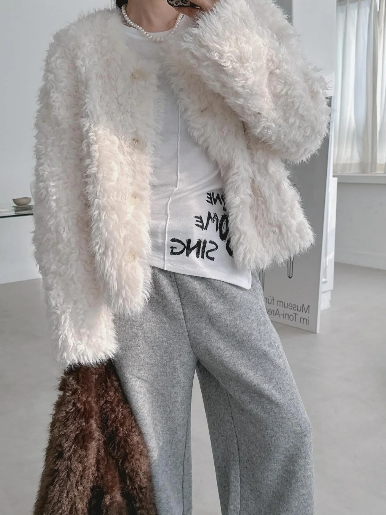 Chic automne hiver rétro simple bouton rond Ne Faion chaud manteau de fourrure d'agneau femmes écologique fourrure douce moyenne mince