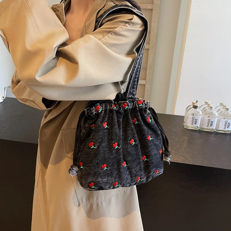 Niche Versatile Denim Embroidered Cherry Bucket Bag Women's 2024 New Super Fire Fashion Shoulder Armpit Bag