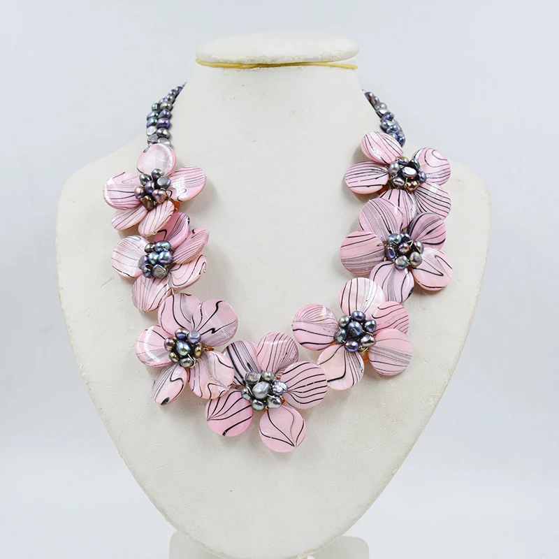 

Very classic and fashionable. Shell/pearl hand woven flower necklace 20”