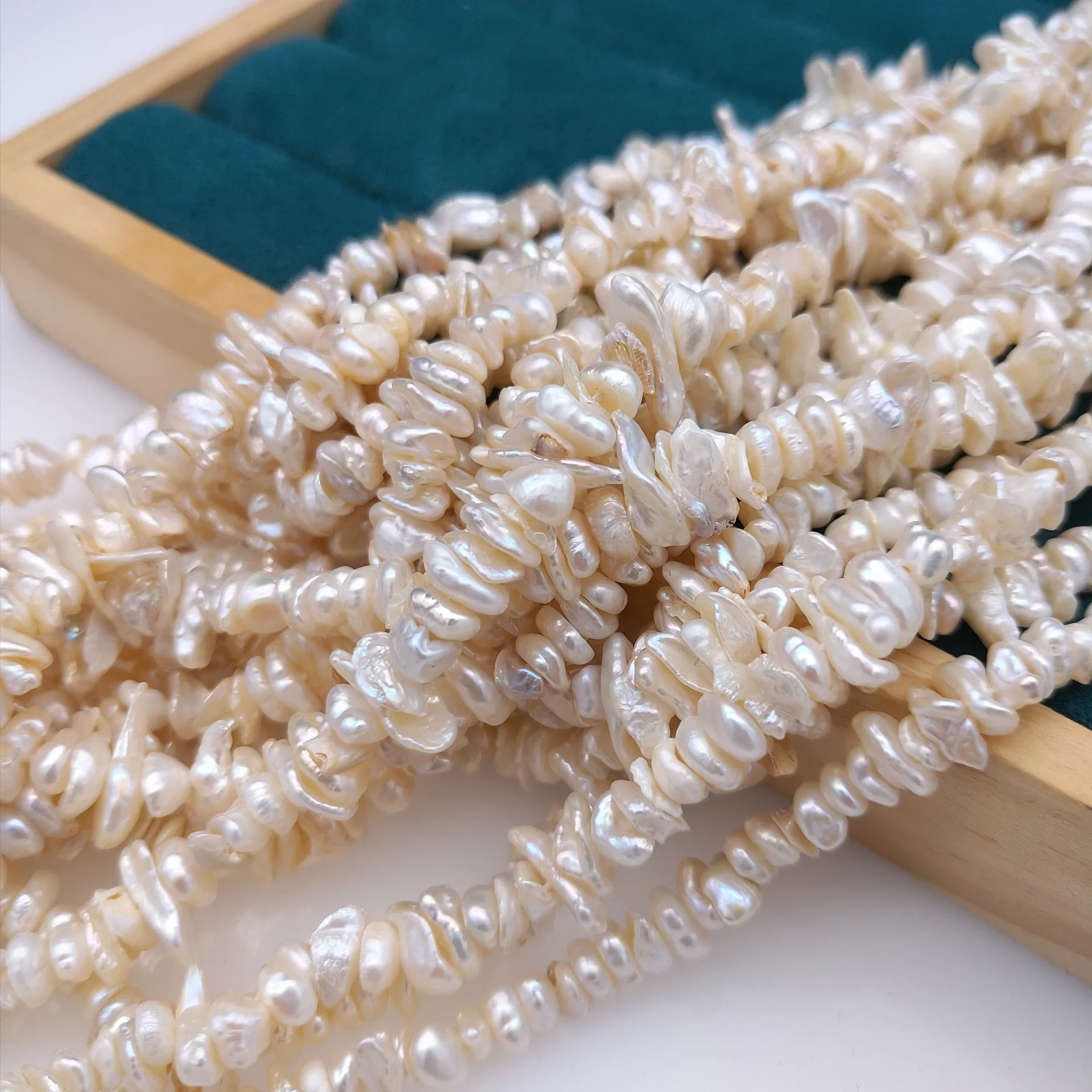 Perły keshi – naturalne, białe, 6-7 mm, bez dziurki centralnej – wszystko, co musisz wiedzieć