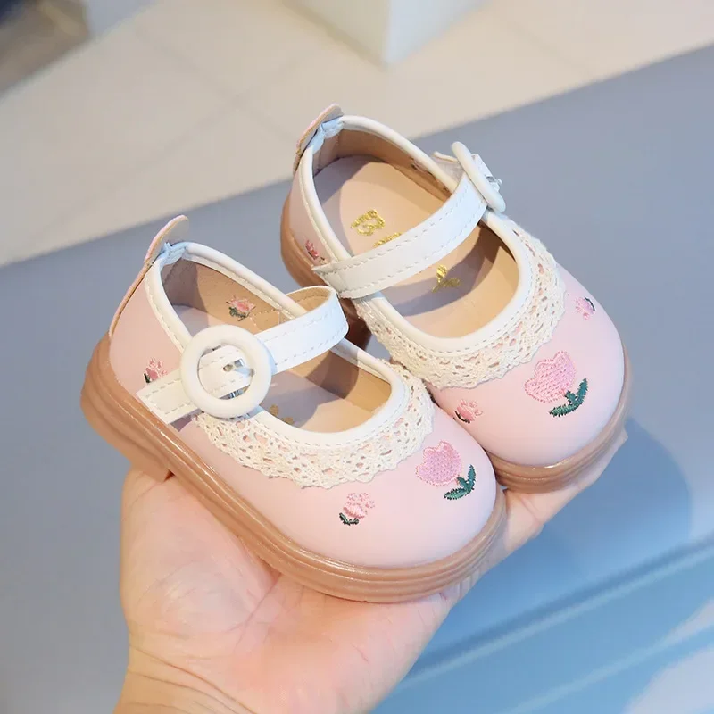 

Baby Flat Shoes Soft Sole Non-slip Girls Walking Shoes Embroidered 2025 New Fashion Kids Princess Shoes Sweet Ins Trendy Flower