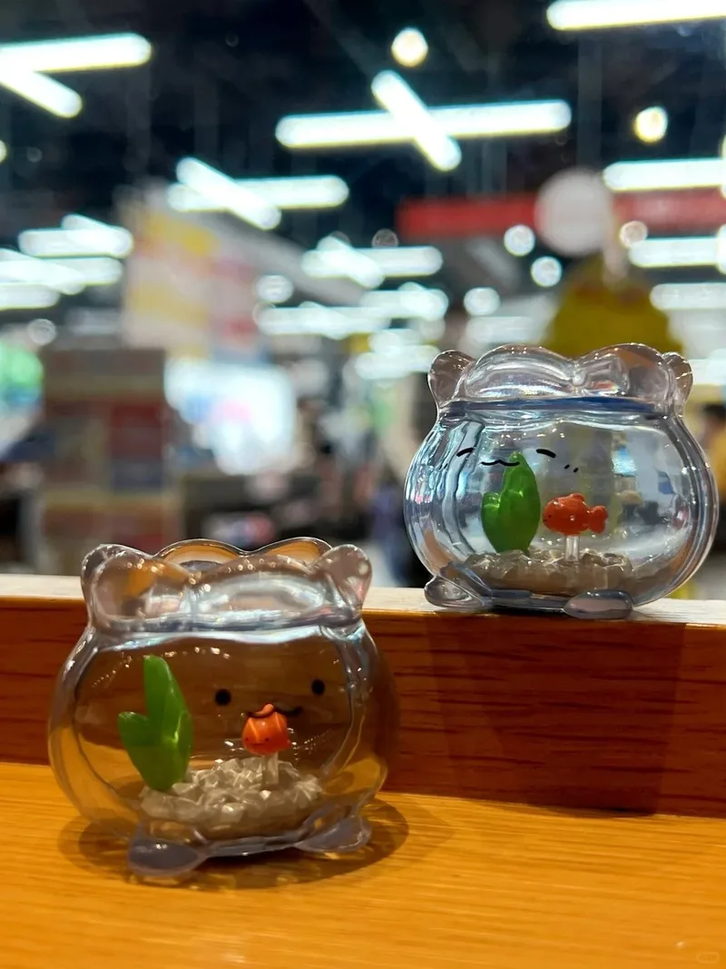 ในสต็อกมินิโปร่งใสถังปลา Jun Expression ออกแบบเครื่องประดับแคปซูลของเล่นตกแต่งน่ารัก