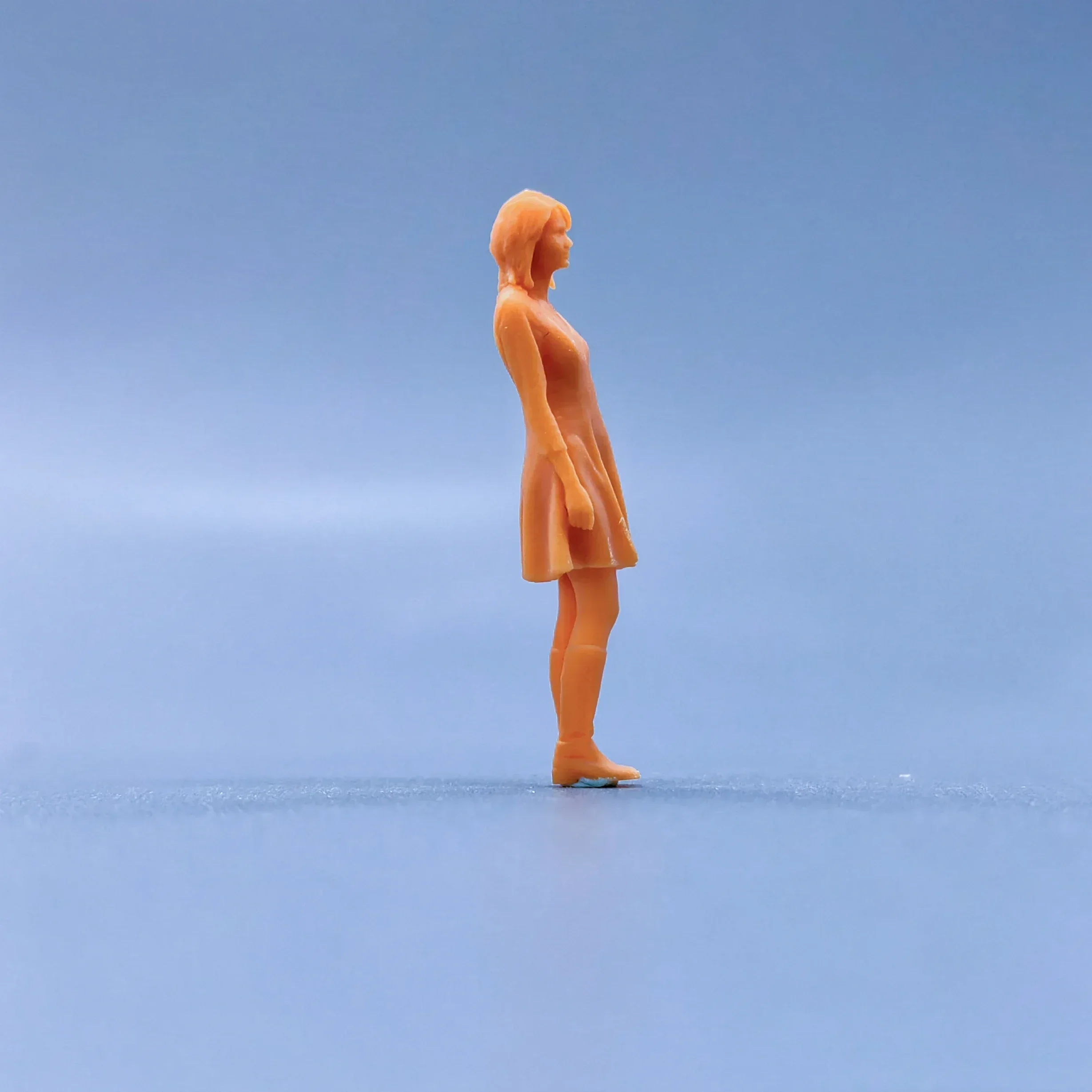 

1/64 1/43 Figurines Scale Model Resin Short Skirt Girl Uncolored Miniatures Diorama Hand-painted L106