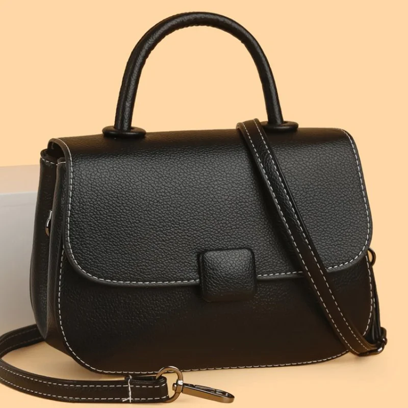 

Fashionable Ladies Crossbody-Bag Made Of Lightweight Leather Featuring Famous Designer Inspired Everlasting Vintage Style​