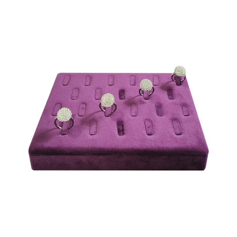 Abgeschrägter 22-Positionen-Ringornament-Ausstellungsständer aus rosa Samt, hochwertiges Stofffenster, Schmuck-Display, Requisiten, Ring-Aufbewahrungsregal