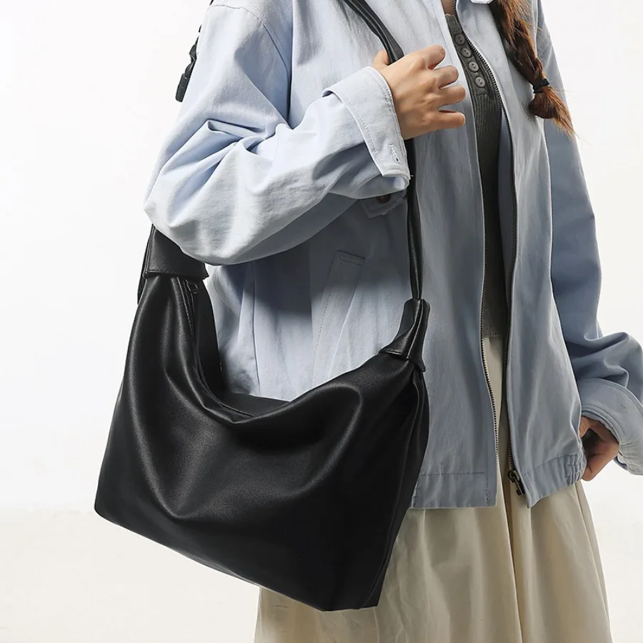 

【Новый стиль】Корейская повседневная мужская сумка через плечо, высококачественная простая однотонная сумка-тоут, нейтральный стиль, большая вместимость, из мягкой кожи.