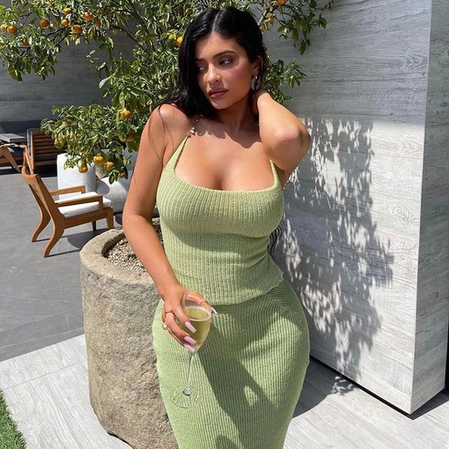 Kylie jenner off the shoulder dress hotsell