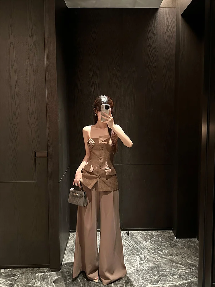 

Костюм Roselyn с цветочным принтом: топ и брюки с широкими штанинами в цвете Cry Brown, стильный комплект из двух предметов для женщин, модный на любой сезон.