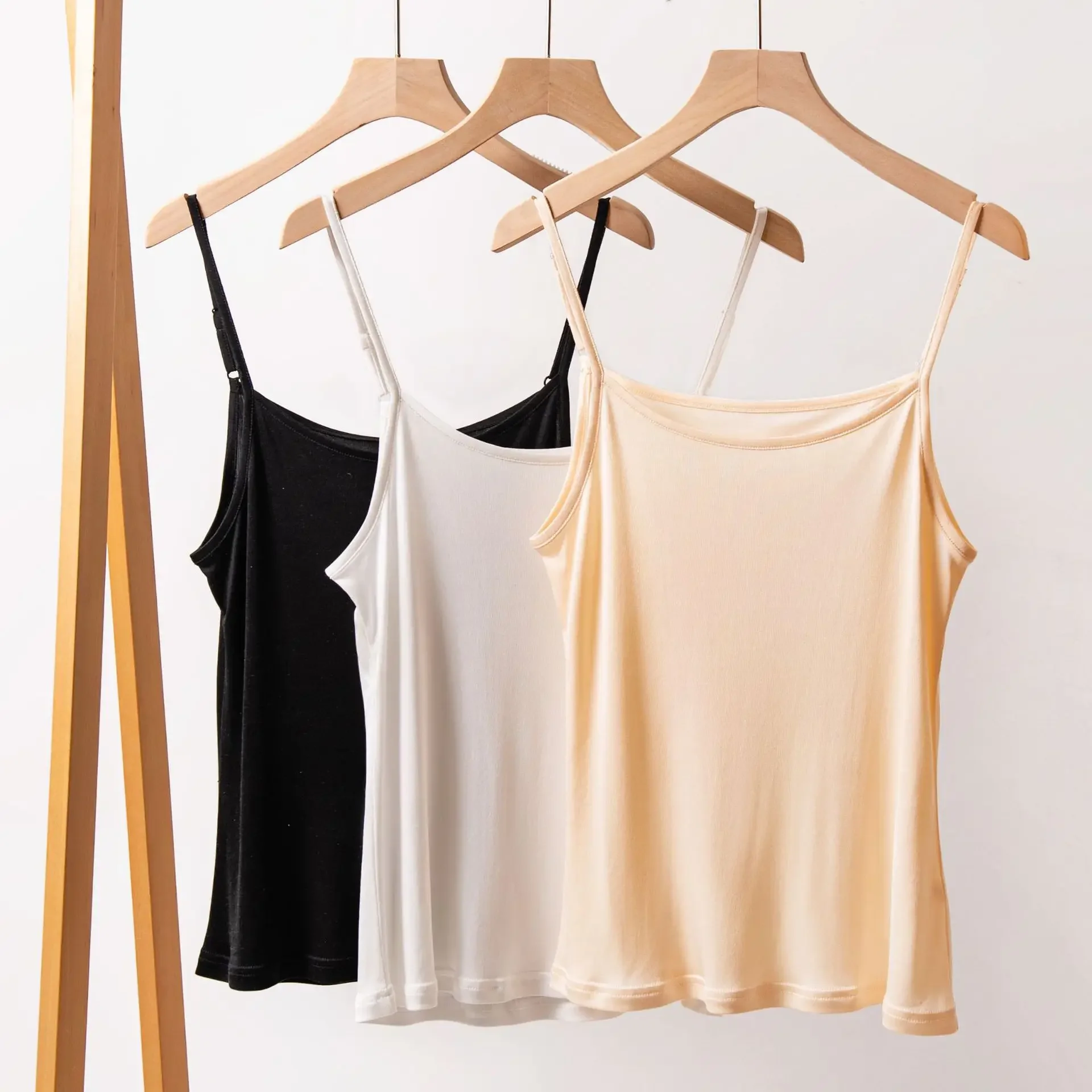 2026 spring and summer new silk suspender vest women's outer wear solid color round neck mulberry silk base with lace edge insid