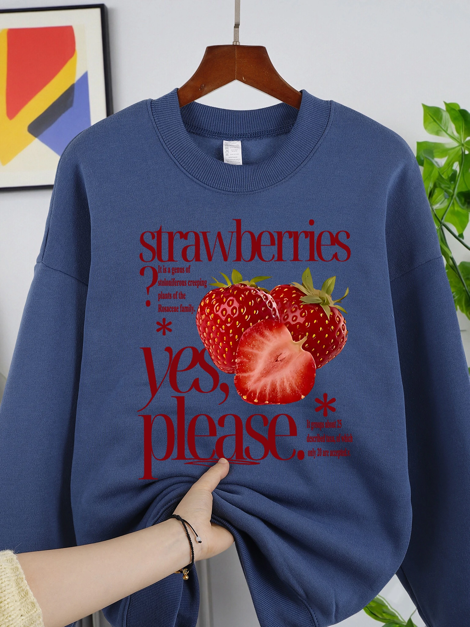 เสื้อสเวตเชิ้ตลายผลไม้สตรอว์เบอร์รี คอกลม สไตล์ลำลอง สำหรับผู้หญิง ใส่สบายๆ ทรงหลวม เหมาะกับฤดูใบไม้ร่วง ผ้าฟลีซ เหมาะสำหรับใส่เล่นกีฬาหรือใส่เที่ยว