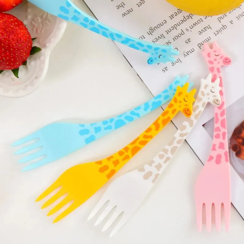 EW Giraffe Fruit Fork Cute Children\'s Plastic Tableware Set Creative Tableware Dessert Fork 12 PCs Set