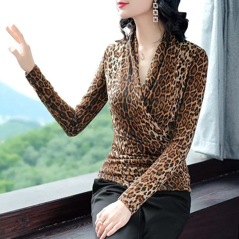 Elegante camicetta leopardata stampata a maniche lunghe con scollo a v abbigliamento donna 2022 autunno nuovi pullover Casual All-match Office Lady Shirt