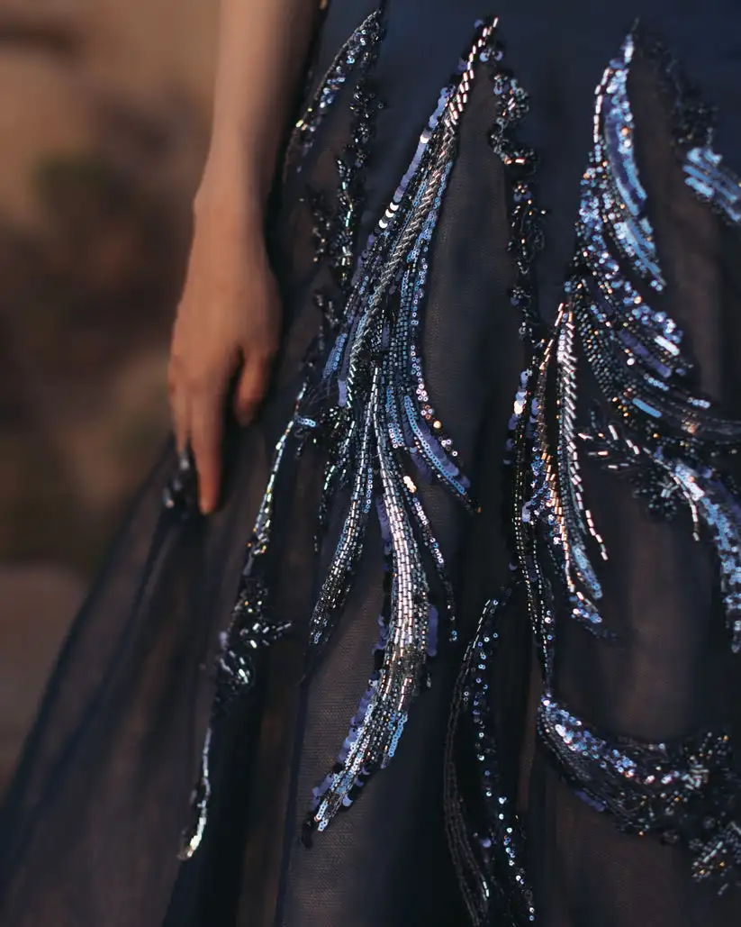 Personalizzato squisito charmeuse che borda paillettes piega a-line cinturino per spaghetti abiti lunghi abiti per occasioni su misura di alta qualità