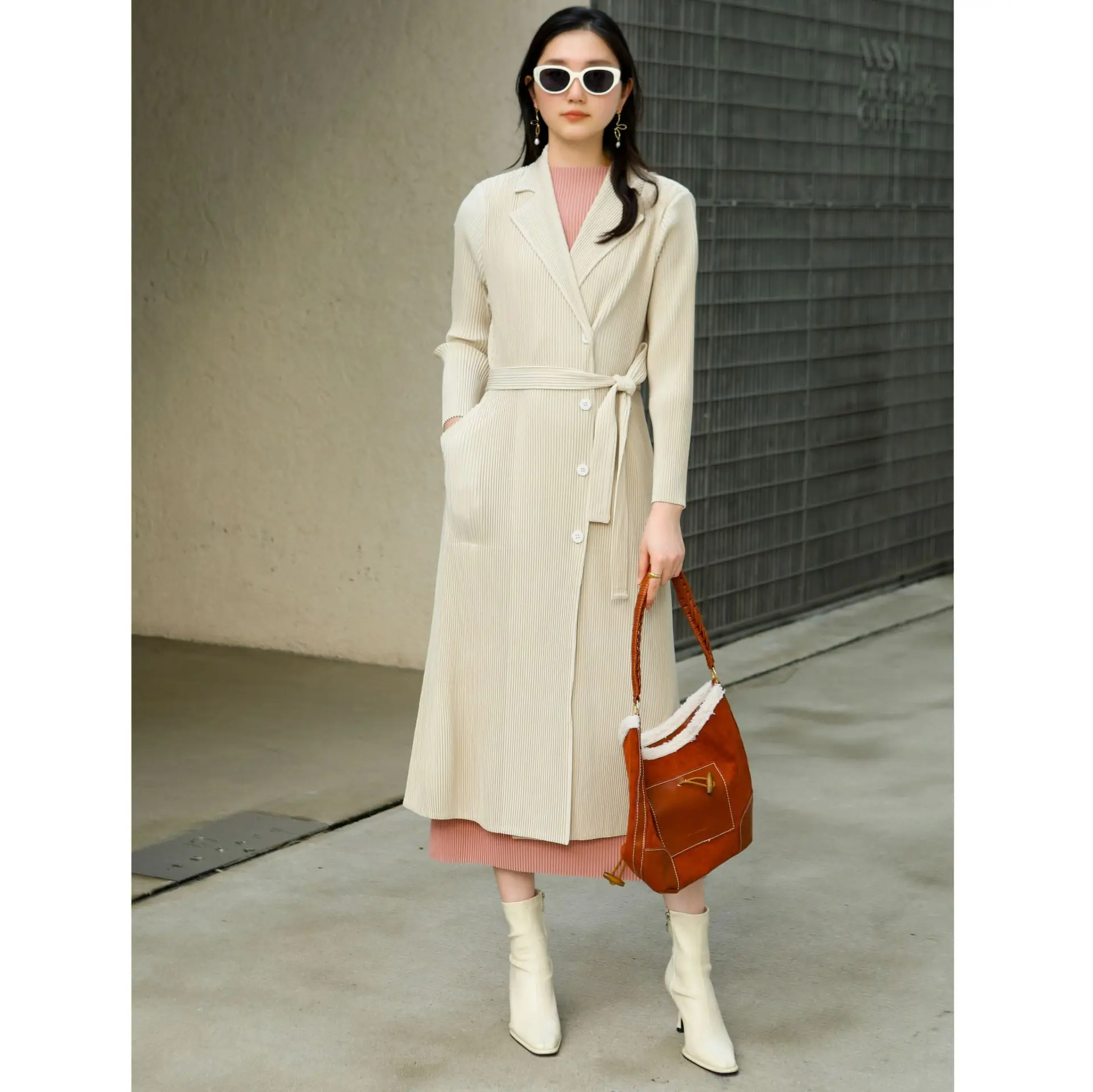 

Miyake плиссированные, высокое качество, новинка 2025, плиссированные женские тренчи, легкий костюм с воротником, однобортные длинные пальто на шнуровке