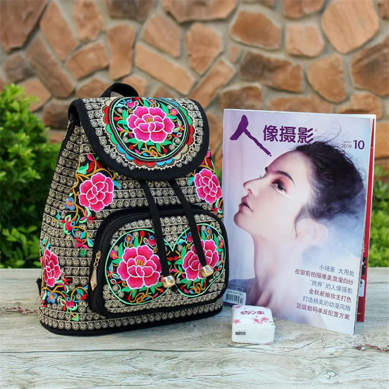 China Yunnan Ethnic Embroidery New Backpack Retro Floral Embroidered Ladies Rucksack Embroidered Feature Backpack