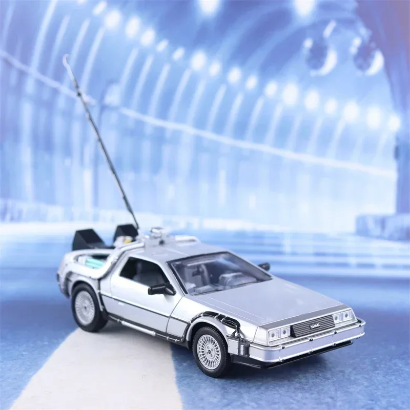 WELLY 1:24 Back to the future Time Machine DMC-12 delorean Metal Diecast Alloy Car model For Kid Toy Gift Collection