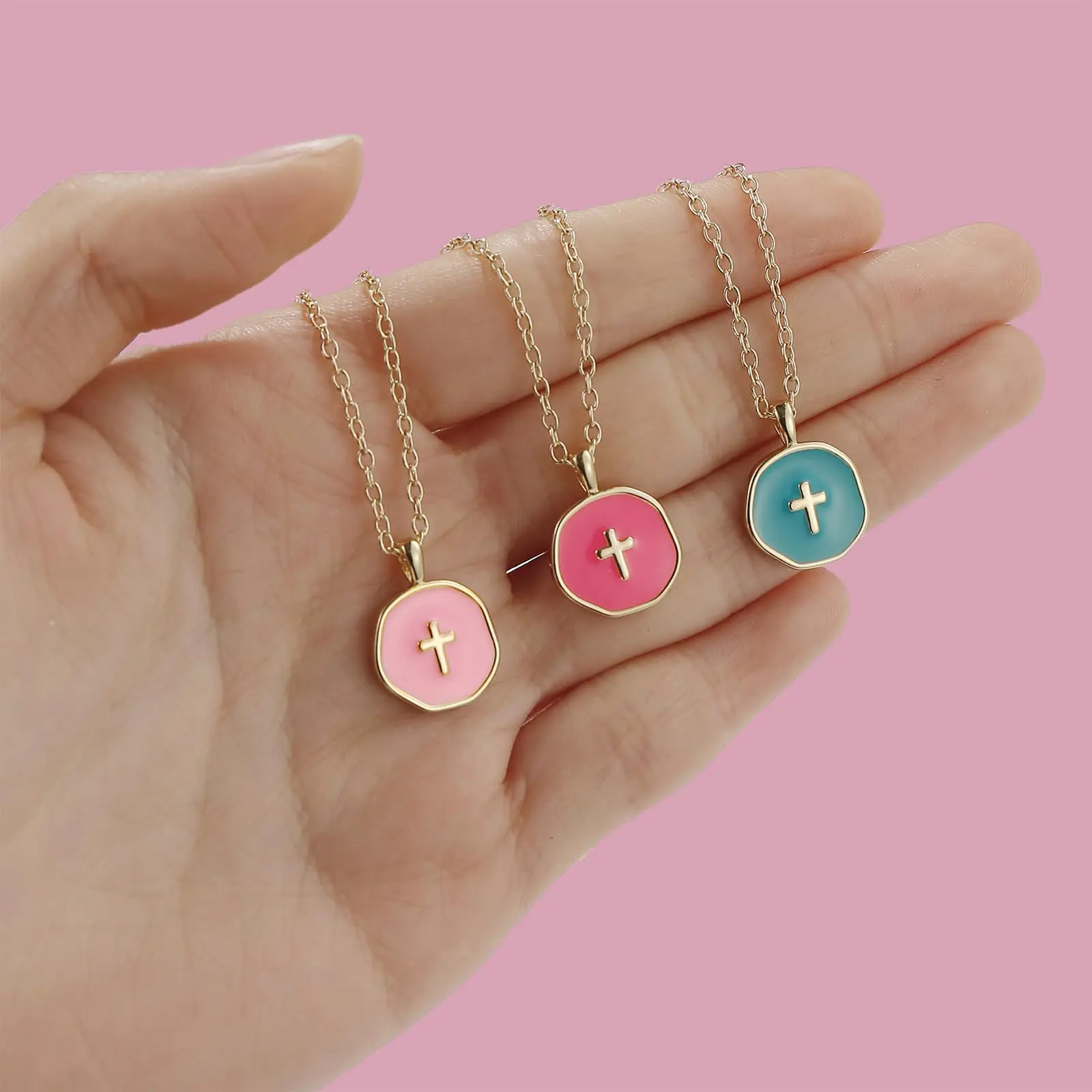 Edelstahl-Halskette mit unregelmäßigem Emaille-Anhänger und buntem Naturstein für Damen, Edelstahl-Kreuz-Opal-Choker als Geschenk