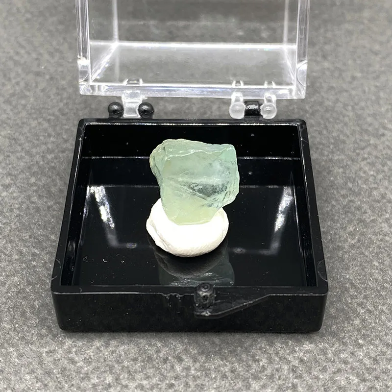 100% Rare Natural Pakistan Aquamarine Mineral Specimens Stones and Crystals Healing Crystal  +Box size：35*35*35 mm